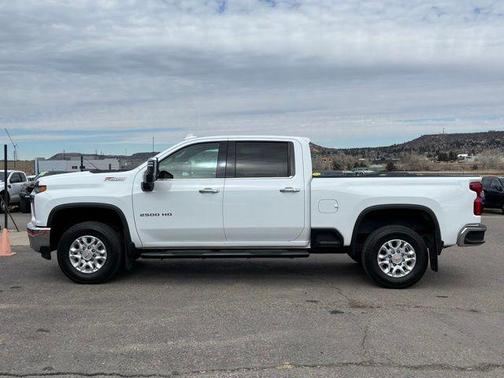 Summit White 2022 Chevrolet Silverado 2500 LTZ