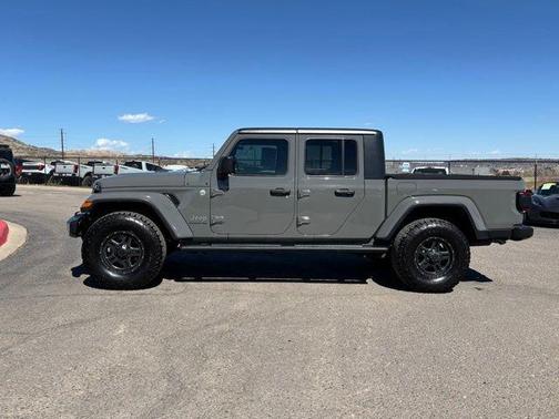 Sting Gray Clearcoat 2020 Jeep Gladiator Overland