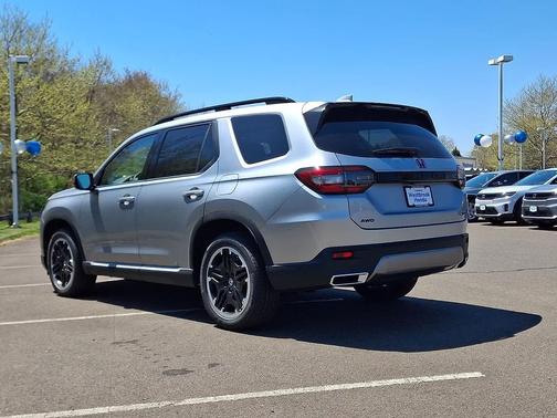 Solar Silver Metallic 2026 Honda Pilot Touring 8-Passenger