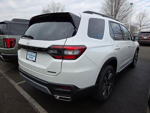 2025 Honda Pilot Touring 8-Passenger