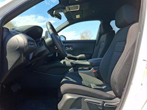 Platinum White Pearl 2026 Honda HR-V AWD Sport