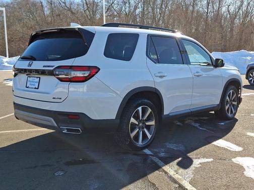 2023 Honda Pilot AWD Elite