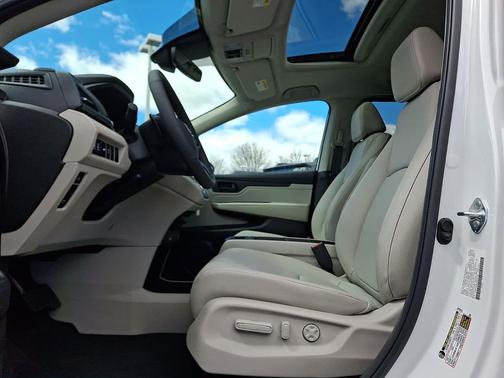 Platinum White Pearl 2026 Honda Odyssey EX-L