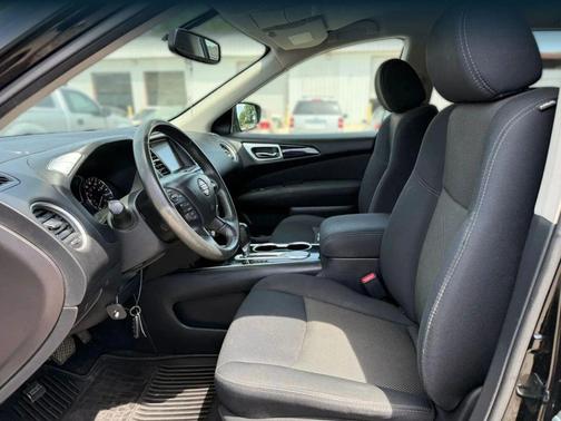 Magnetic Black Metallic 2017 Nissan Pathfinder SV