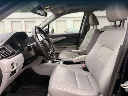 Crystal Black Pearl 2019 Honda Pilot EX-L