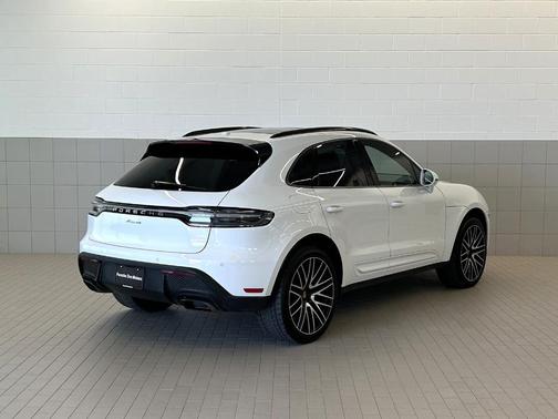 White 2022 Porsche Macan Base