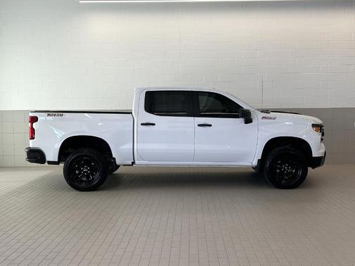 Summit White 2024 Chevrolet Silverado 1500 Custom Trail Boss