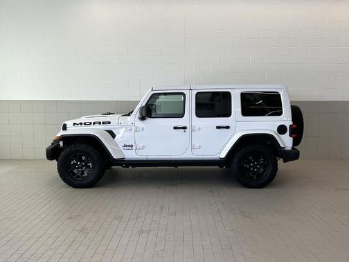 Bright White Clearcoat 2019 Jeep Wrangler Unlimited Moab