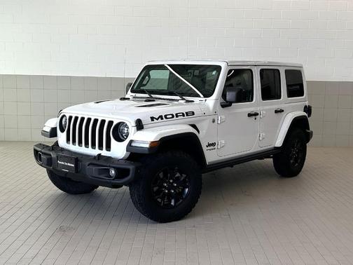 Bright White Clearcoat 2019 Jeep Wrangler Unlimited Moab
