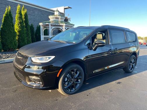 2026 Chrysler Pacifica L