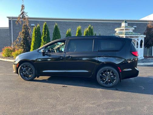 2026 Chrysler Pacifica L