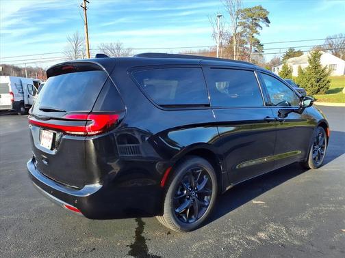 2026 Chrysler Pacifica L