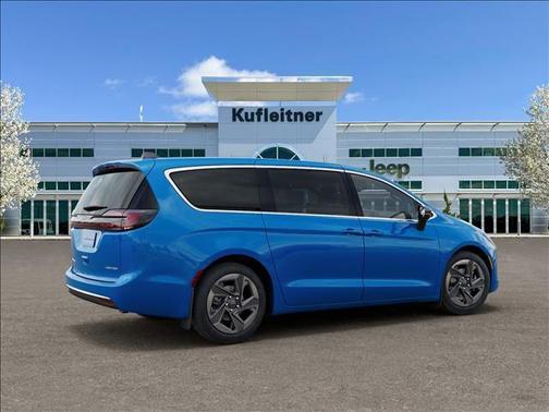Hydro Blue Pearlcoat 2027 Chrysler Pacifica Limited