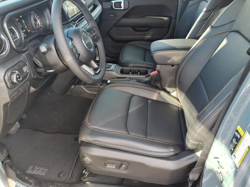 2025 Jeep Gladiator High Tide