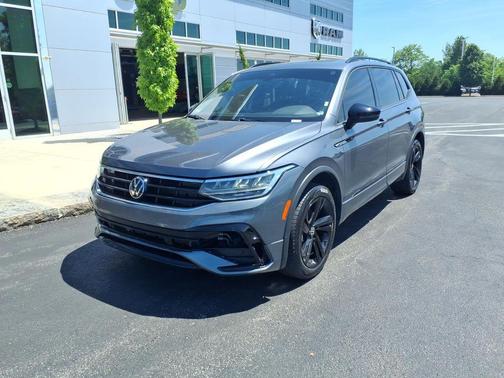 Platinum Gray Metallic 2024 Volkswagen Tiguan 2.0T SE R-Line Black 4MOTION