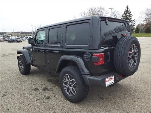 2024 Jeep Wrangler 4-Door Sahara 4x4