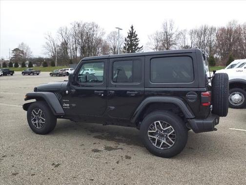 2024 Jeep Wrangler 4-Door Sahara 4x4