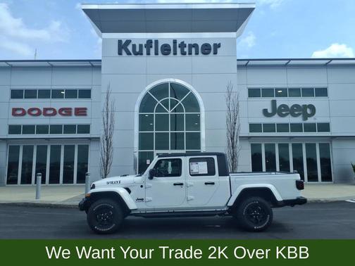 Bright White Clearcoat 2022 Jeep Gladiator Willys 4x4