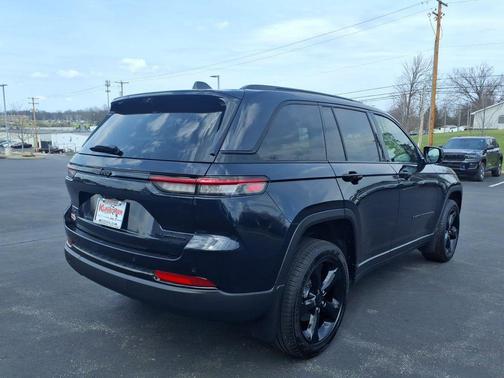 Midnight Sky 2024 Jeep Grand Cherokee Limited