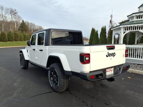 2026 Jeep Gladiator Willys 4x4