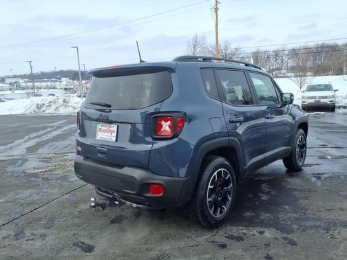 Slate Blue Pearlcoat 2023 Jeep Renegade Upland