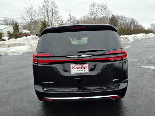 Diamond Black Crystal Pearlcoat 2026 Chrysler Pacifica L