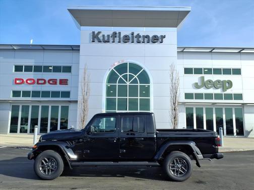 Black Clearcoat 2026 Jeep Gladiator Sport S