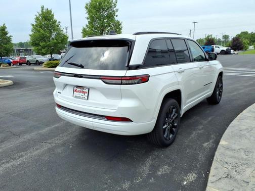 Bright White Clearcoat 2026 Jeep Grand Cherokee Limited