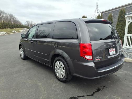 Granite Pearlcoat 2017 Dodge Grand Caravan SE