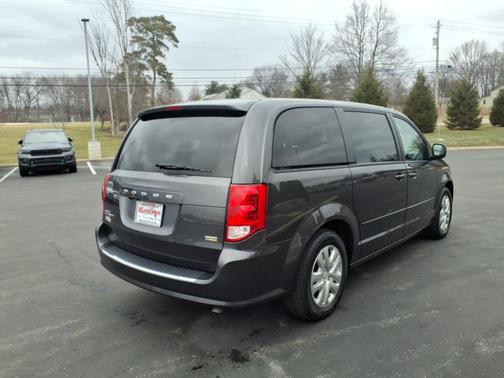 Granite Pearlcoat 2017 Dodge Grand Caravan SE