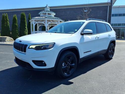 Bright White Clearcoat 2021 Jeep Cherokee Altitude