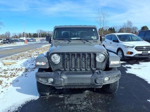 Sting-Gray Clearcoat 2022 Jeep Gladiator Altitude 4x4
