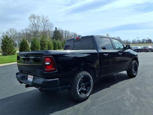 Diamond Black Crystal Pearlcoat 2026 RAM 1500 Warlock Crew Cab 4x4 5'7' Box