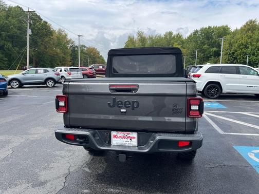 Granite Crystal Metallic Clearcoat 2024 Jeep Gladiator Willys