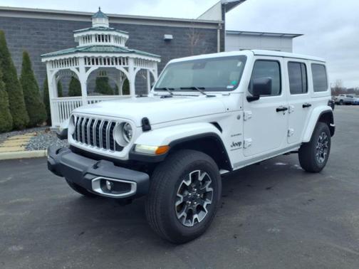 Bright White Clearcoat 2024 Jeep Wrangler 4-Door Sahara 4x4
