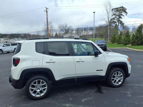 Alpine White Clearcoat 2022 Jeep Renegade Latitude
