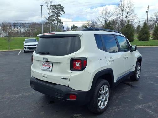 Alpine White Clearcoat 2022 Jeep Renegade Latitude