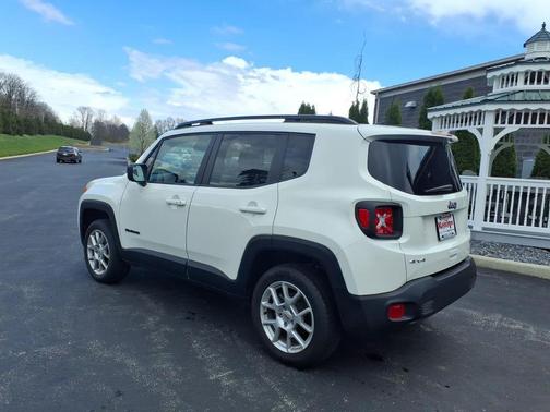Alpine White Clearcoat 2022 Jeep Renegade Latitude