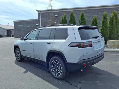 Silver Zynith Clearcoat 2026 Jeep Cherokee Limited