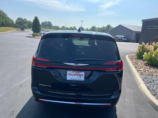 2025 Chrysler Pacifica L