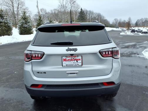 Silver Zynith Metallic Clearcoat 2026 Jeep Compass Limited