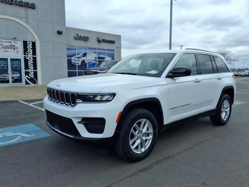 Bright White Clearcoat 2025 Jeep Grand Cherokee Laredo
