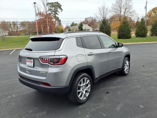 2022 Jeep Compass Latitude Lux