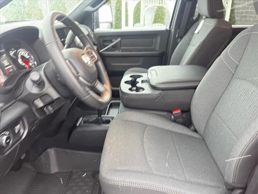 2024 RAM 2500 Tradesman Crew Cab 4x4 6'4' Box