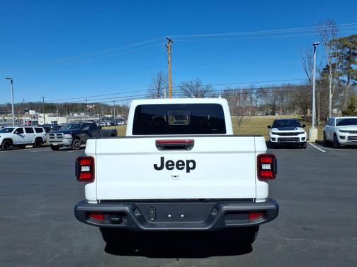 Bright White Clearcoat 2026 Jeep Gladiator Sport S