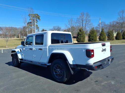 Bright White Clearcoat 2026 Jeep Gladiator Sport S