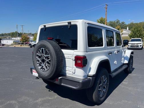 2025 Jeep Wrangler 4-Door Sahara 4x4