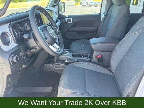 2025 Jeep Wrangler 4-Door Sahara 4x4