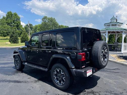 2025 Jeep Wrangler 4-Door Sahara 4x4