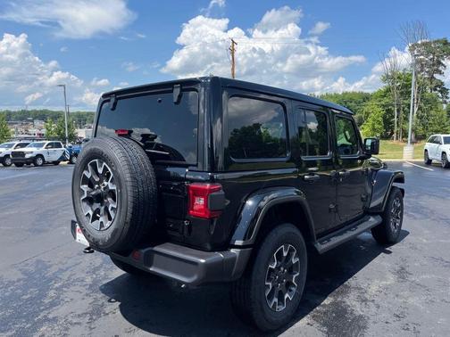 2025 Jeep Wrangler 4-Door Sahara 4x4